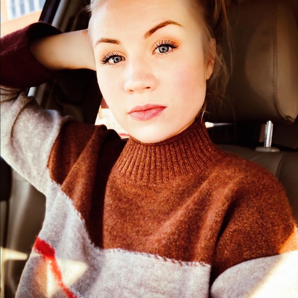 Meet your Posher, Nichole - Picture 1 of 5